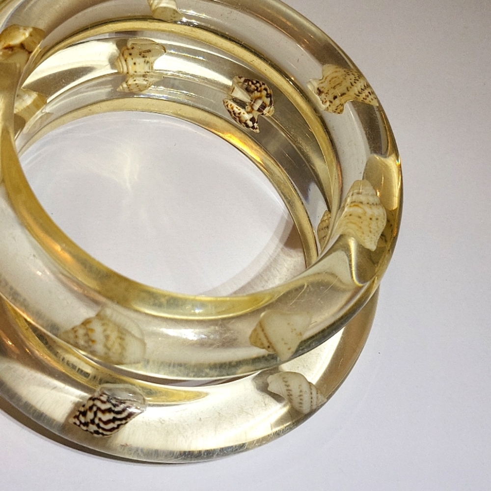 Pair of Vintage Lucite Bracelets - Picture 5 of 5